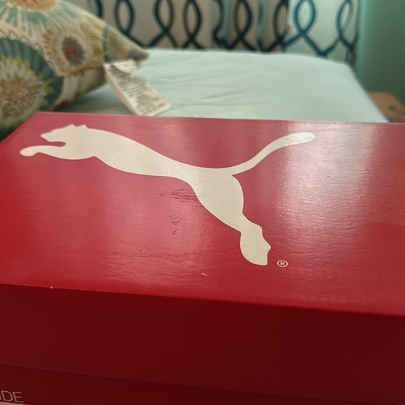 Puma tennis shoes. - Picture 3 of 3